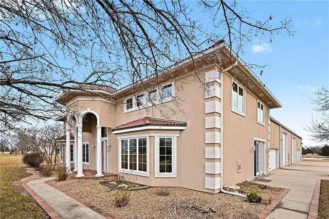$949,950 | 15555 North Moonlight Road, Olathe, KS 66061