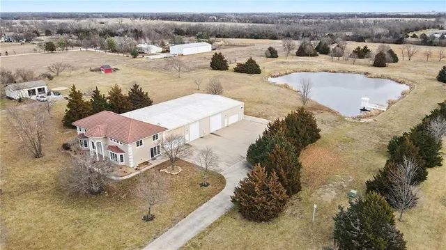 $949,950 | 15555 North Moonlight Road, Olathe, KS 66061