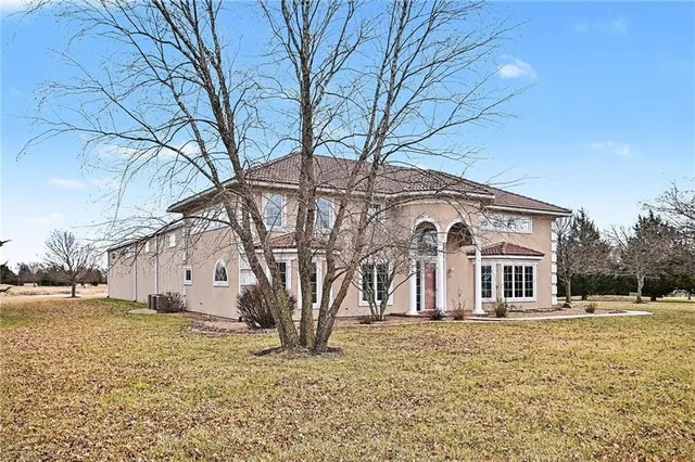 $949,950 | 15555 North Moonlight Road, Olathe, KS 66061