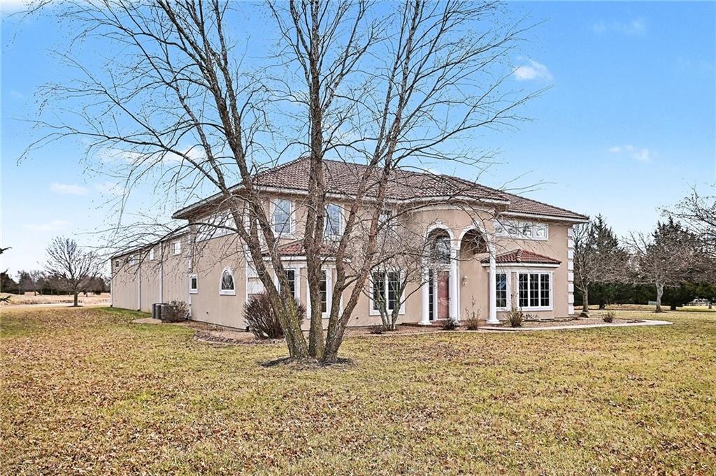 15555 North Moonlight Road Olathe, KS 66061 - Photo 6 of 57