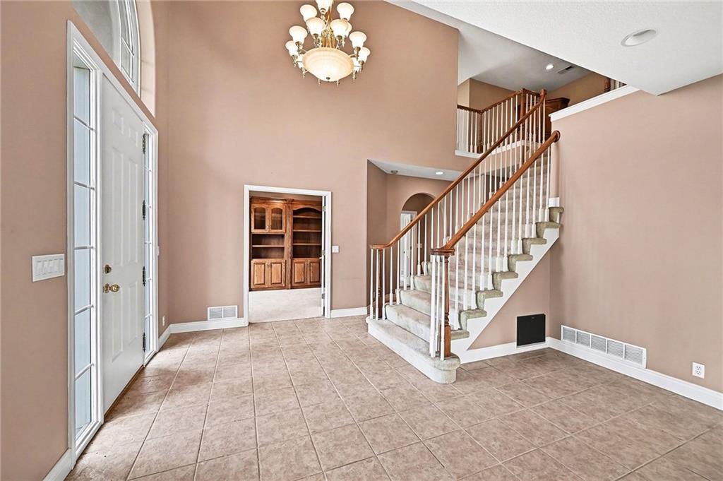 15555 North Moonlight Road Olathe, KS 66061 - Photo 9 of 57