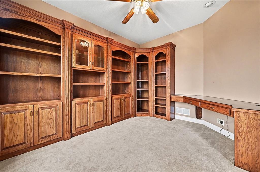 15555 North Moonlight Road Olathe, KS 66061 - Photo 10 of 57