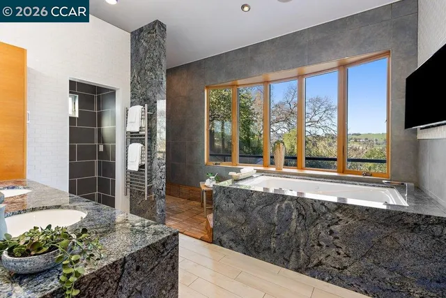 $2,400,000 | 2083 Magnolia Way, Walnut Creek, CA 94595