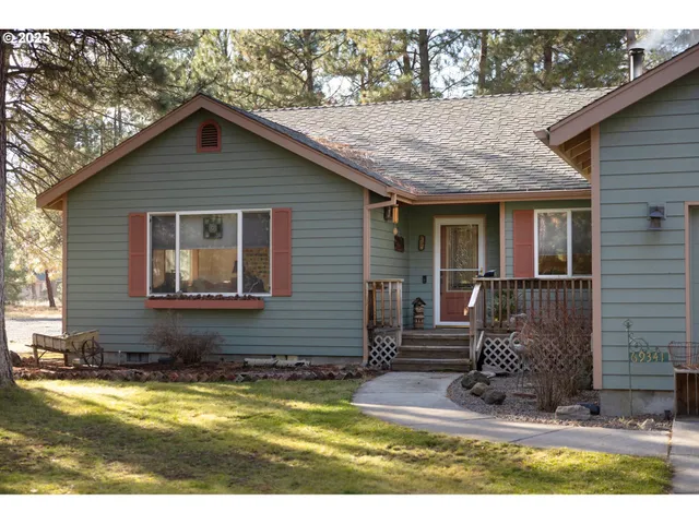 a view of house with yard