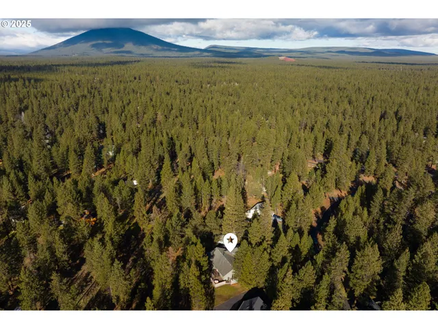 a view of an outdoor space and a yard