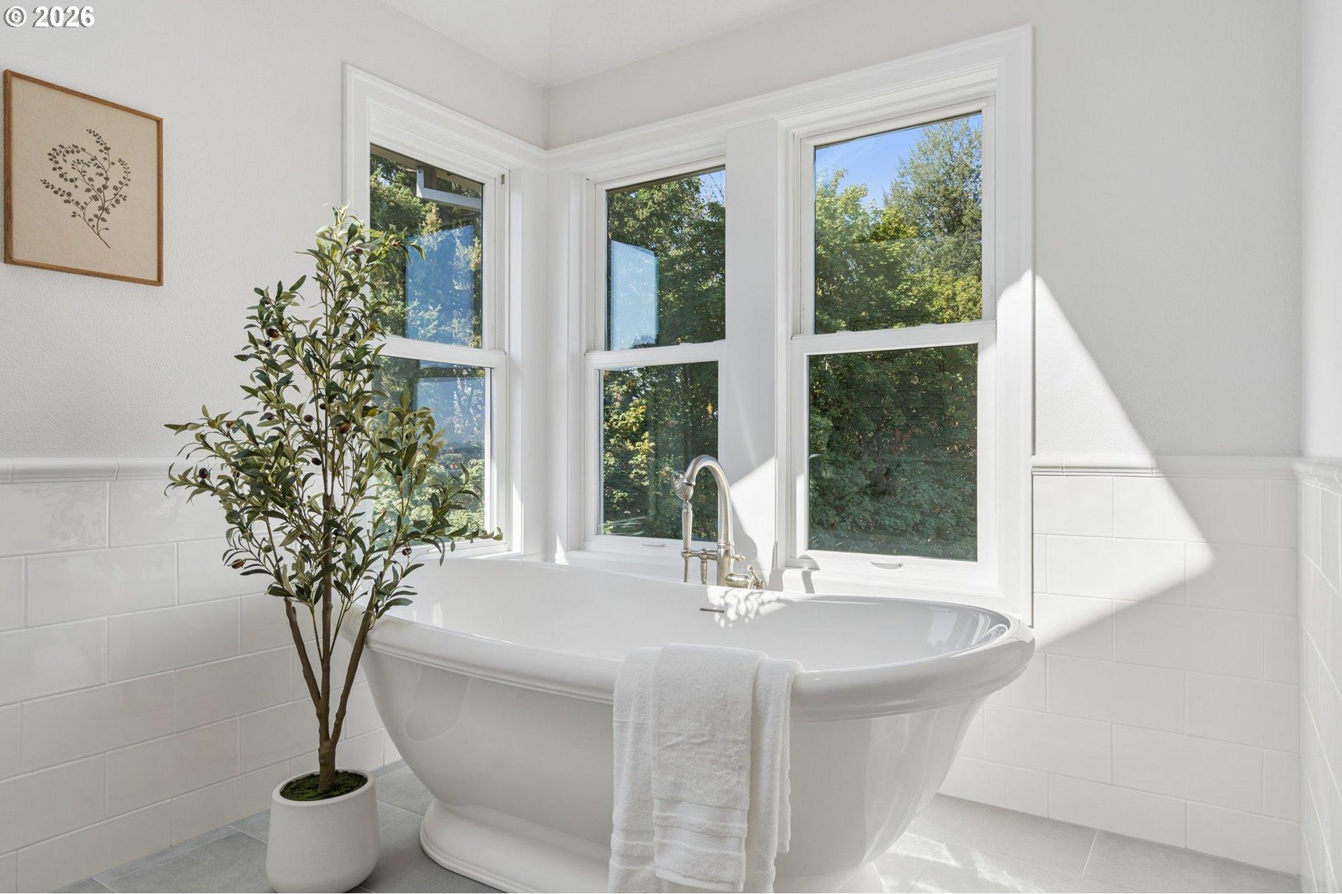 13401 Southwest Mountain Ridge Court Portland, OR 97224 - Photo 26 of 48 Bathroom, Attached