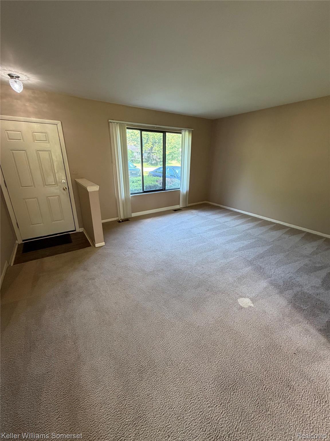 3277 Eastern Avenue Rochester, MI 48307 - Photo 2 of 13 IMG_1298.jpeg