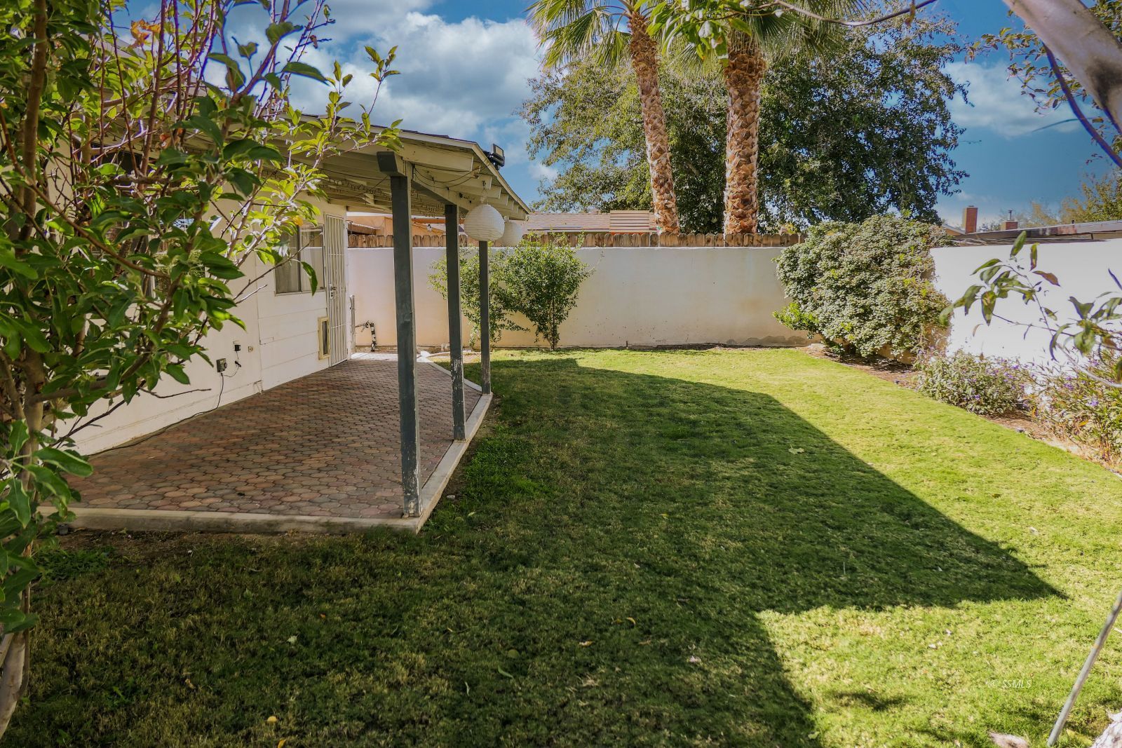 220 West Benson Avenue Ridgecrest, CA 93555 - Photo 37 of 38 a view of a backyard