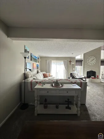 $210,000 | 98 Southwest Pepper Tree Lane, Topeka, KS 66611