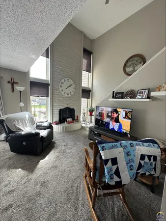 $210,000 | 98 Southwest Pepper Tree Lane, Topeka, KS 66611