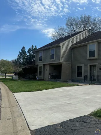 $210,000 | 98 Southwest Pepper Tree Lane, Topeka, KS 66611