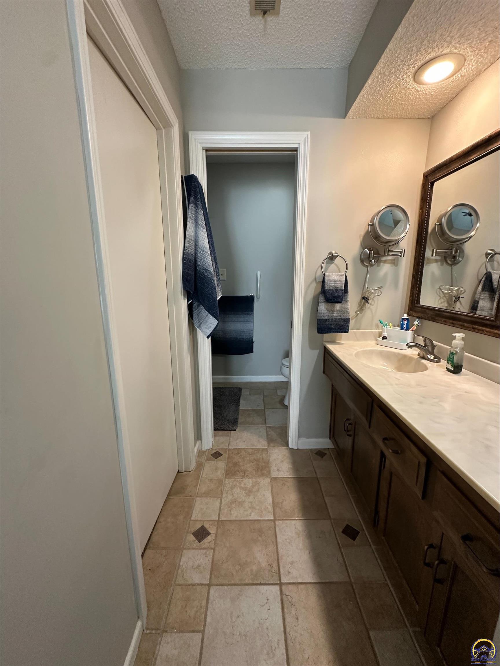 98 Southwest Pepper Tree Lane Topeka, KS 66611 - Photo 26 of 40