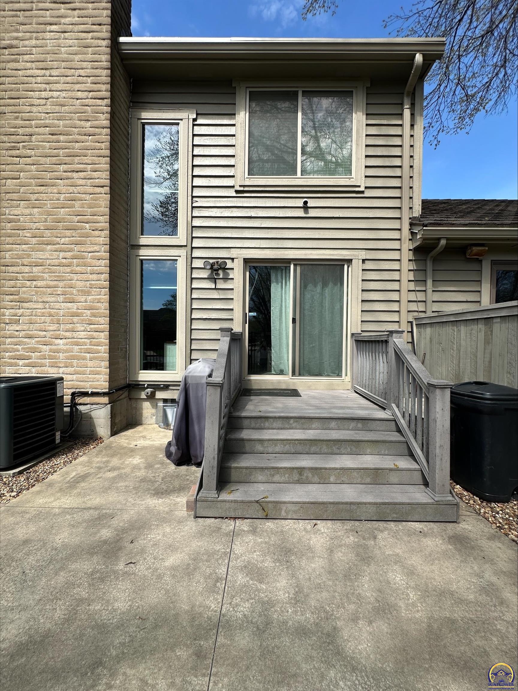 98 Southwest Pepper Tree Lane Topeka, KS 66611 - Photo 3 of 40