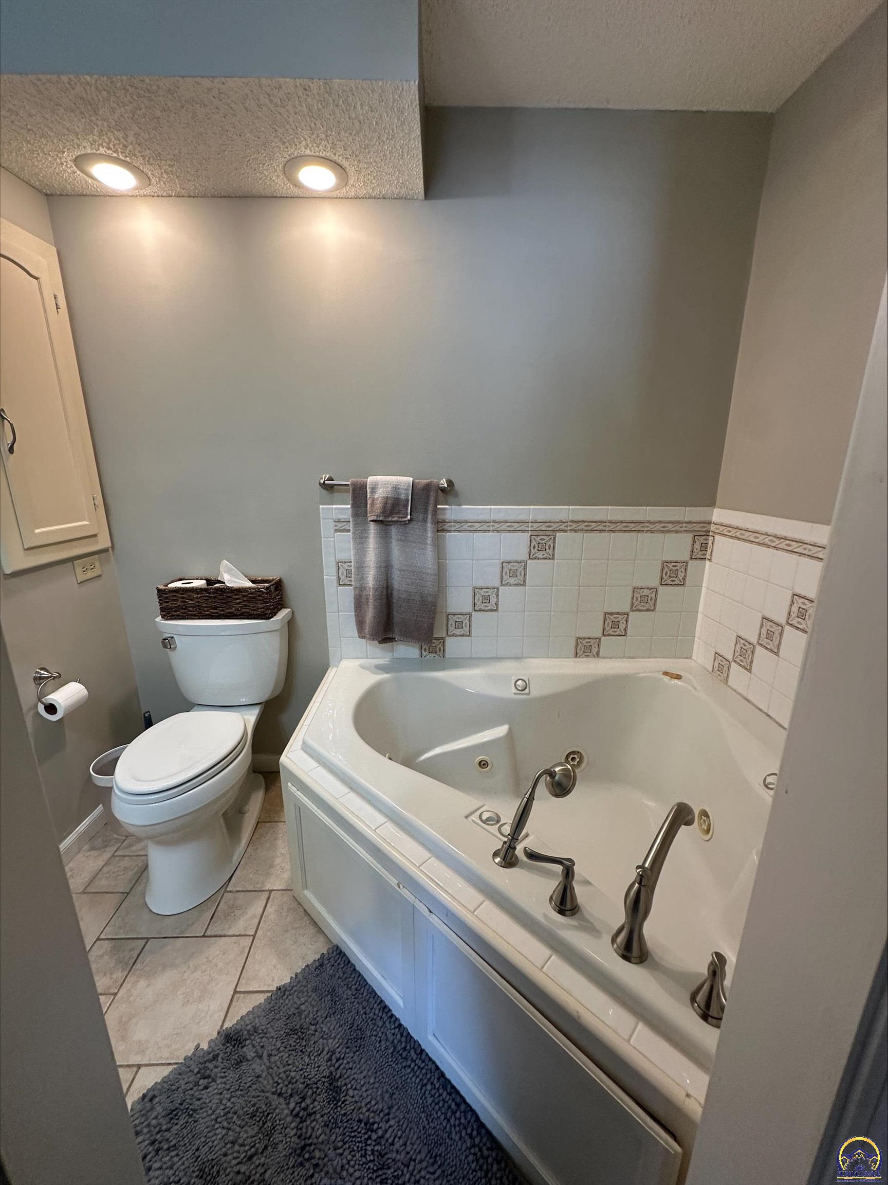 98 Southwest Pepper Tree Lane Topeka, KS 66611 - Photo 33 of 40