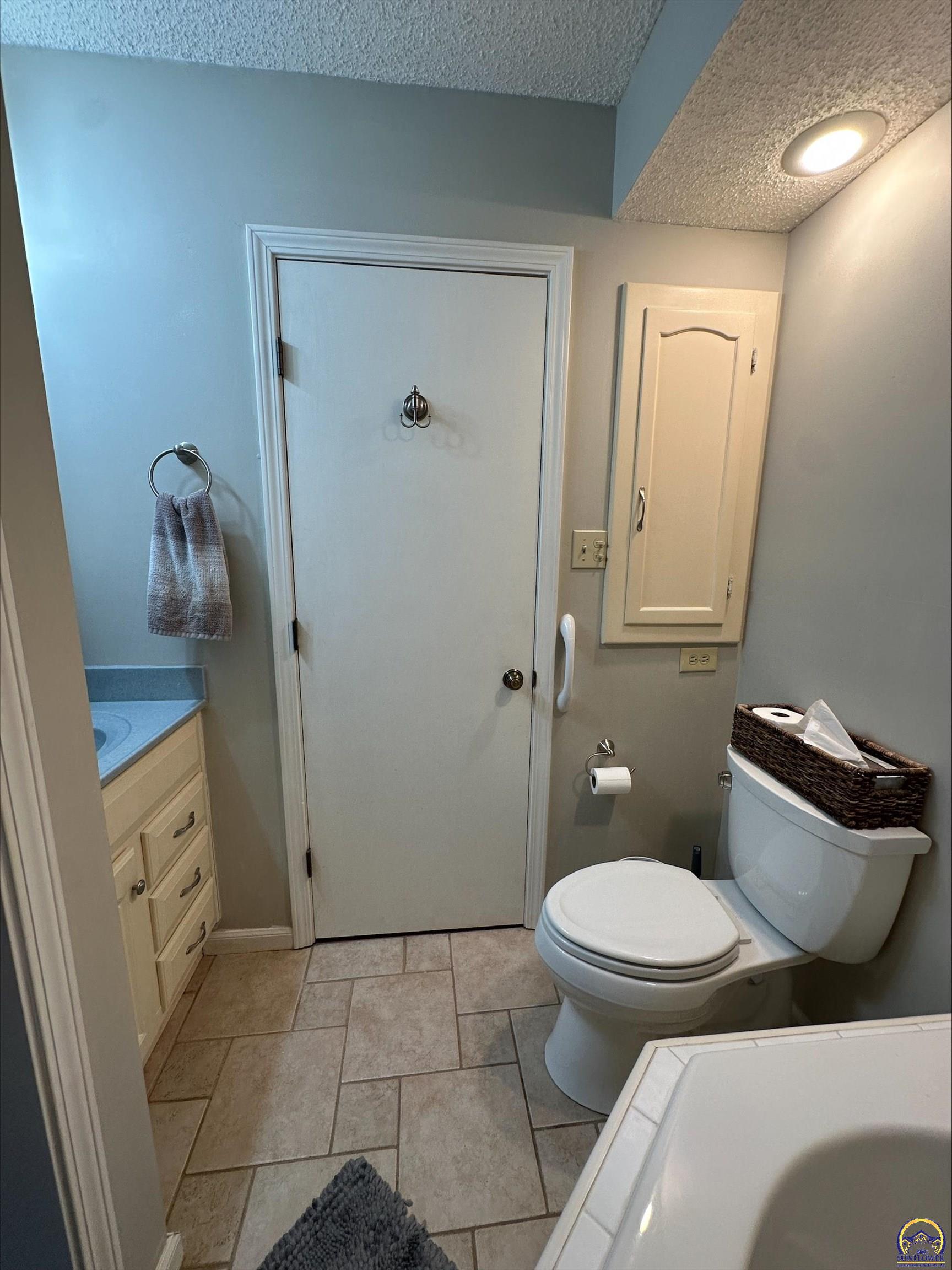 98 Southwest Pepper Tree Lane Topeka, KS 66611 - Photo 34 of 40