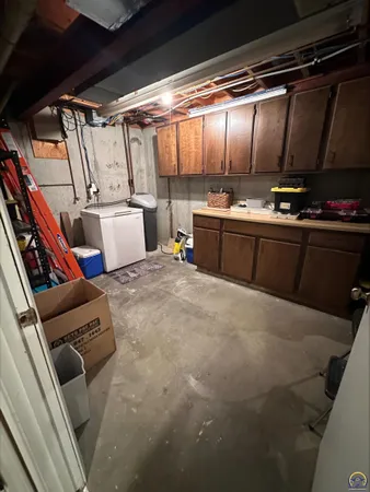 $210,000 | 98 Southwest Pepper Tree Lane, Topeka, KS 66611