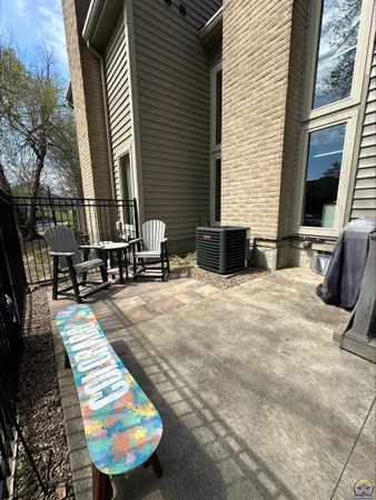 $210,000 | 98 Southwest Pepper Tree Lane, Topeka, KS 66611