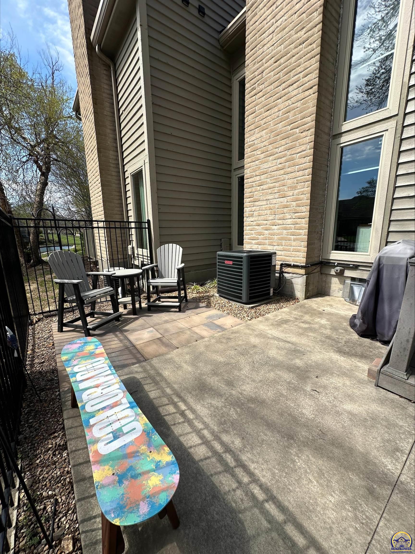 98 Southwest Pepper Tree Lane Topeka, KS 66611 - Photo 6 of 40