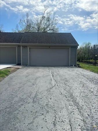 $210,000 | 98 Southwest Pepper Tree Lane, Topeka, KS 66611