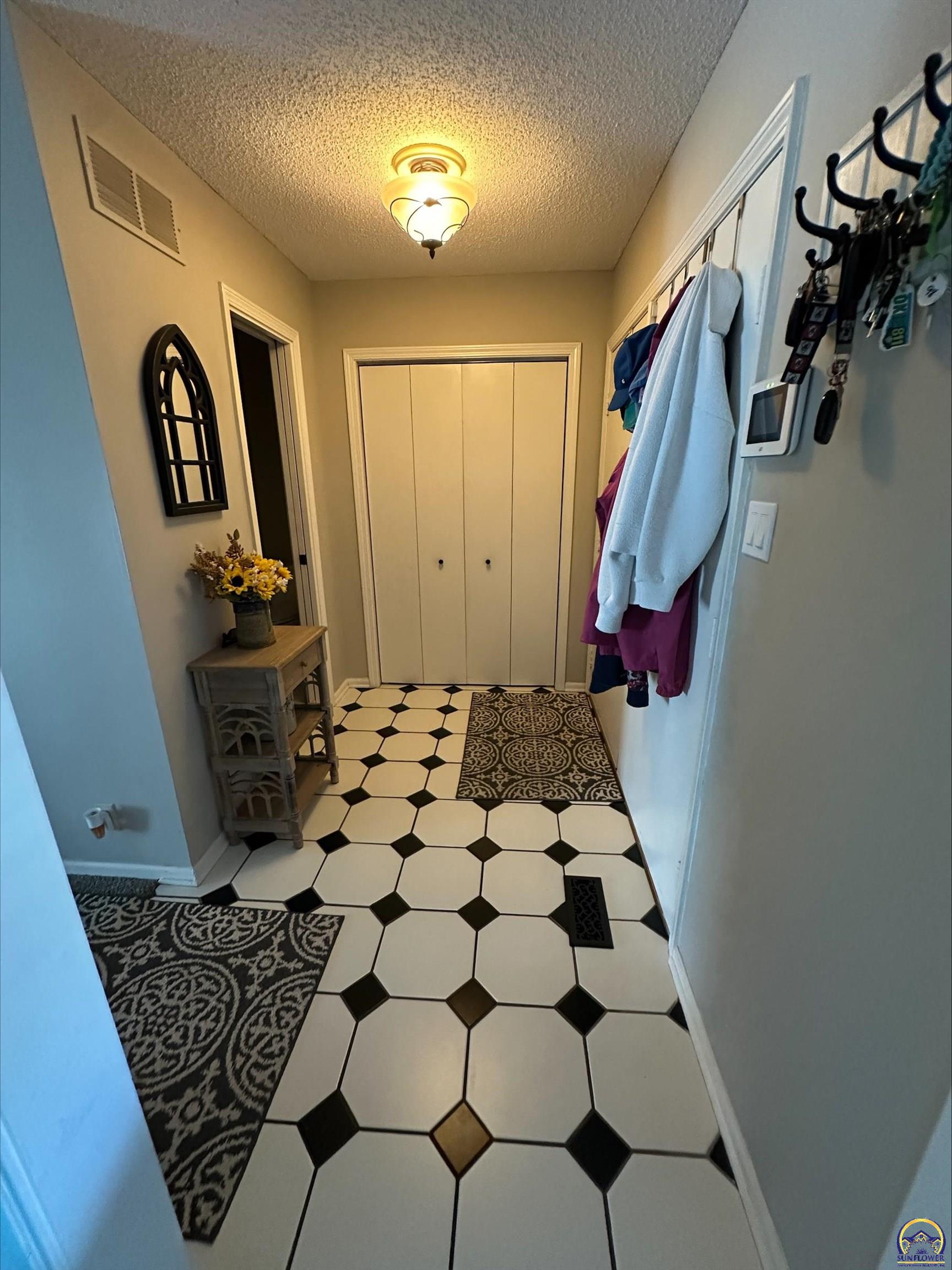 98 Southwest Pepper Tree Lane Topeka, KS 66611 - Photo 8 of 40