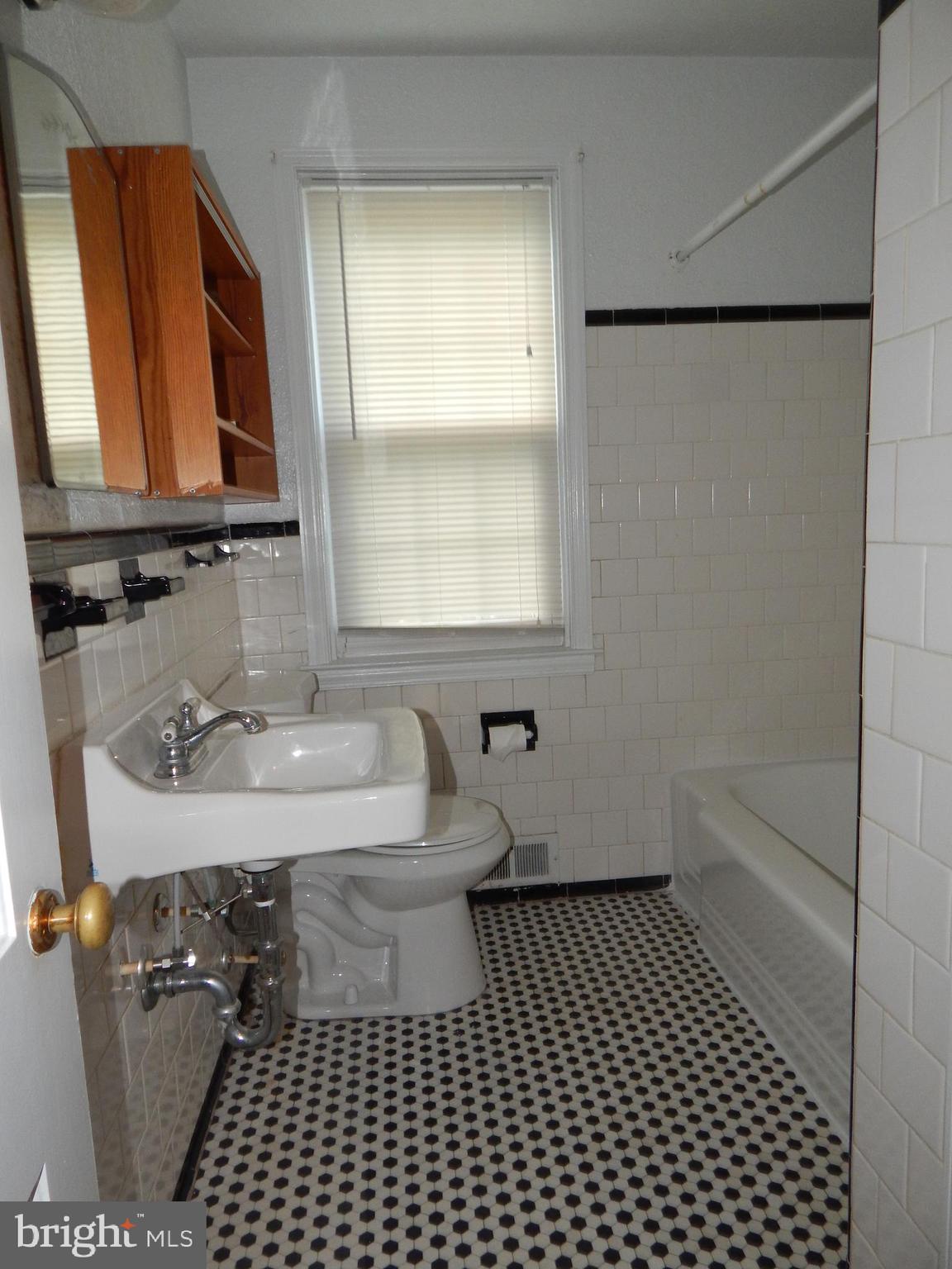 105 Regester Avenue Baltimore, MD 21212 - Photo 14 of 28 2nd Fl Full Bath