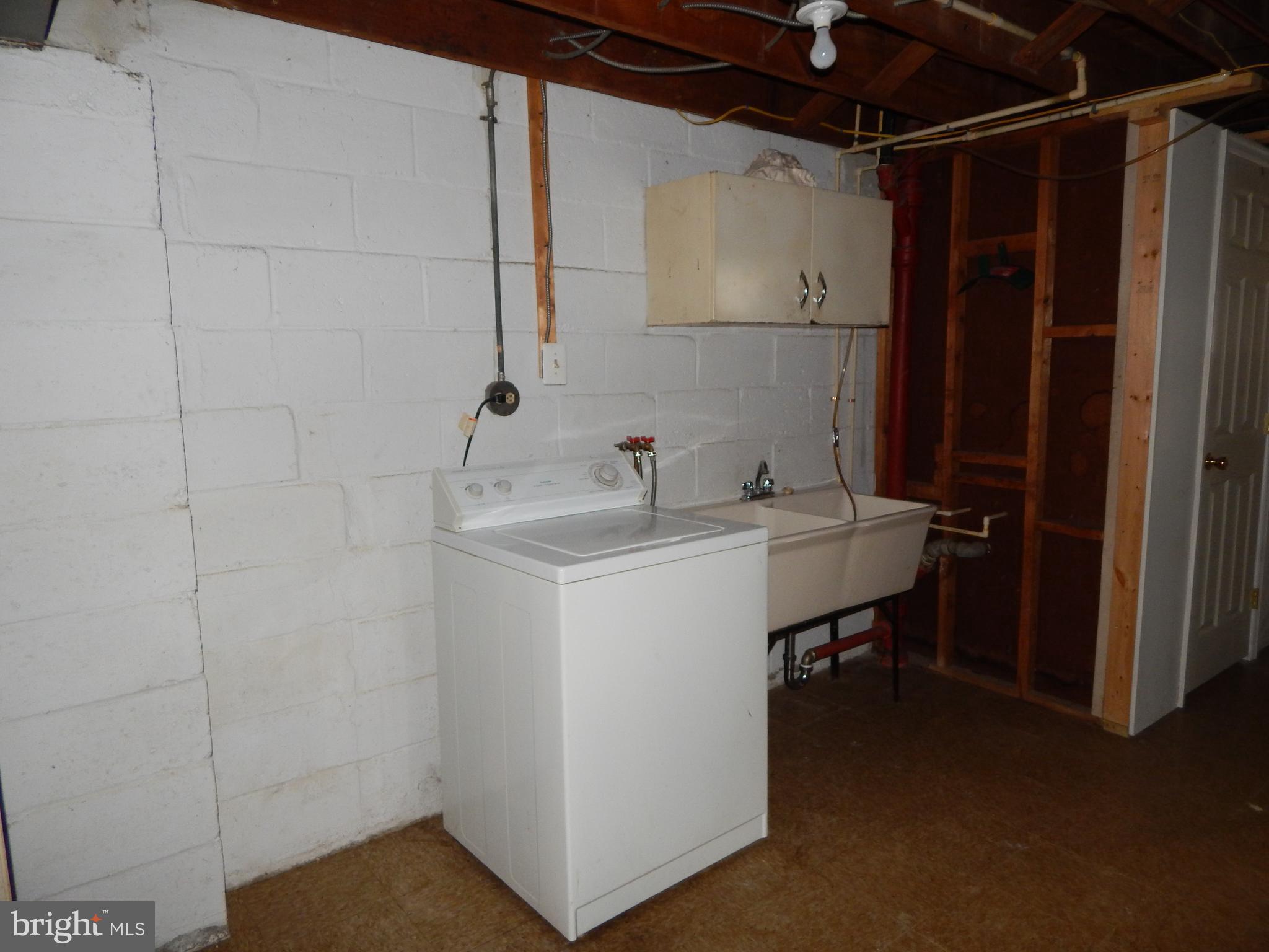 105 Regester Avenue Baltimore, MD 21212 - Photo 25 of 28 Washer & Util Sink