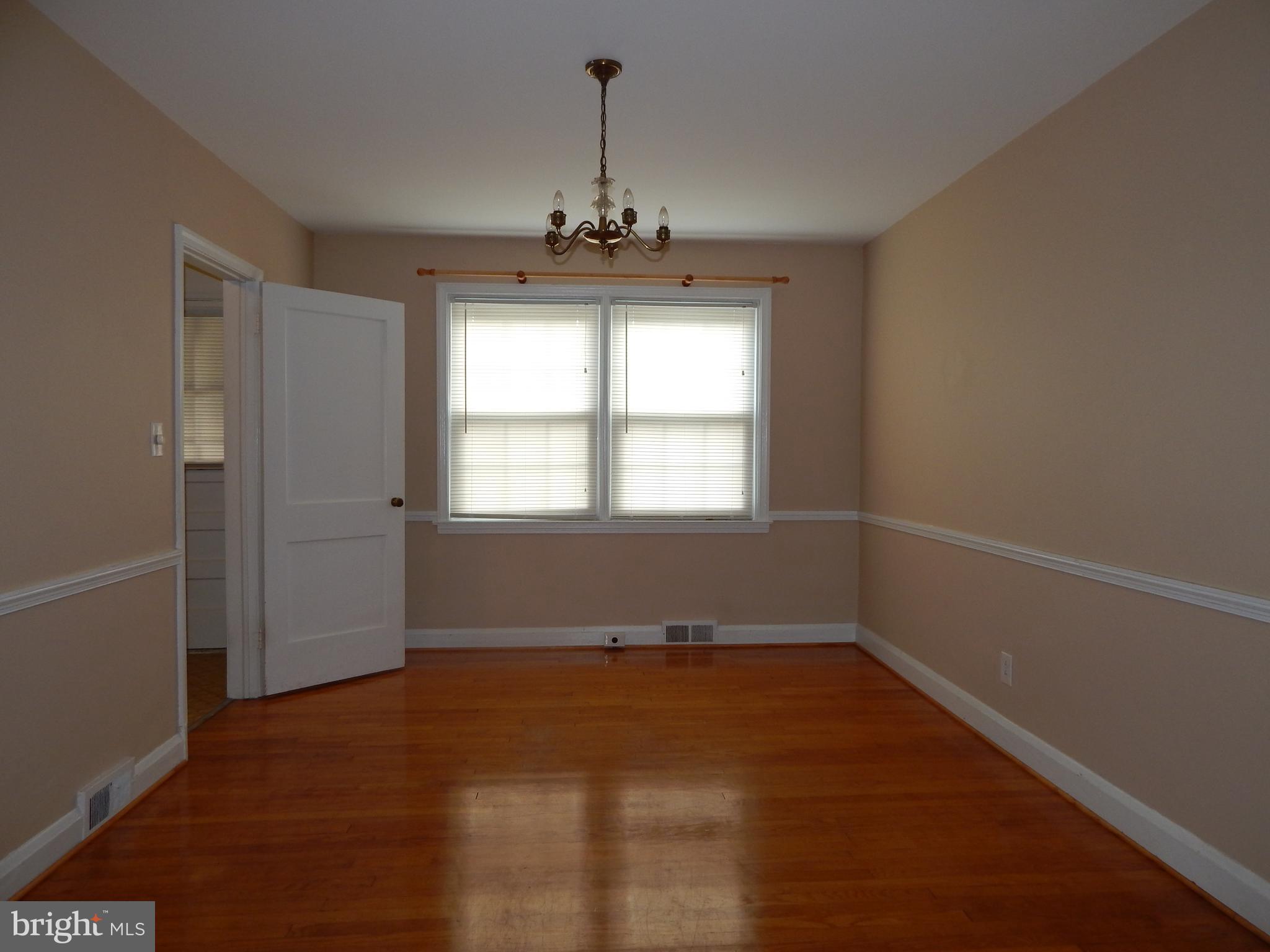105 Regester Avenue Baltimore, MD 21212 - Photo 10 of 28 Dining Room