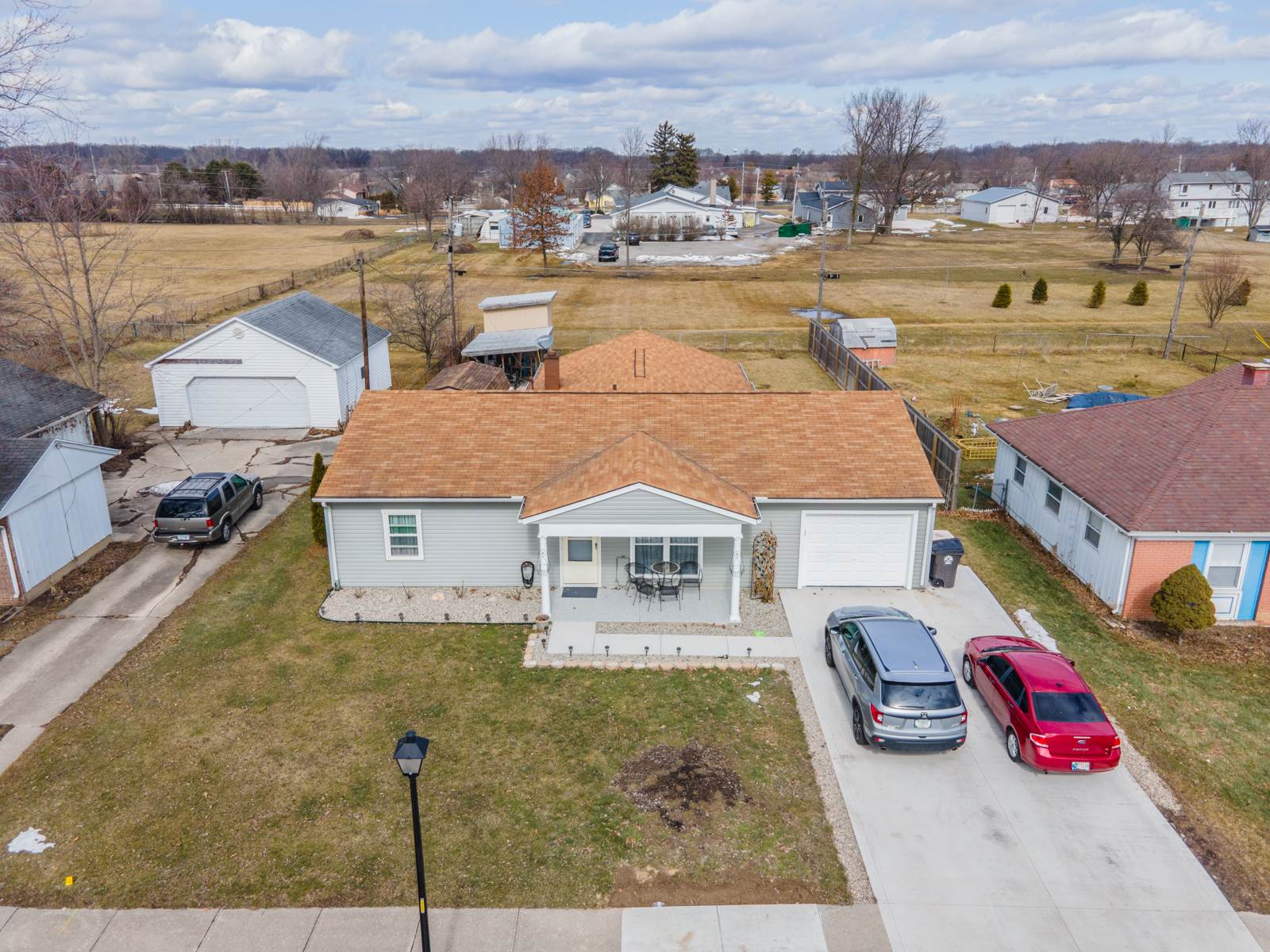 715 Springbrook Road Fort Wayne, IN 46825 - Photo 3 of 33 Gallery Image 3