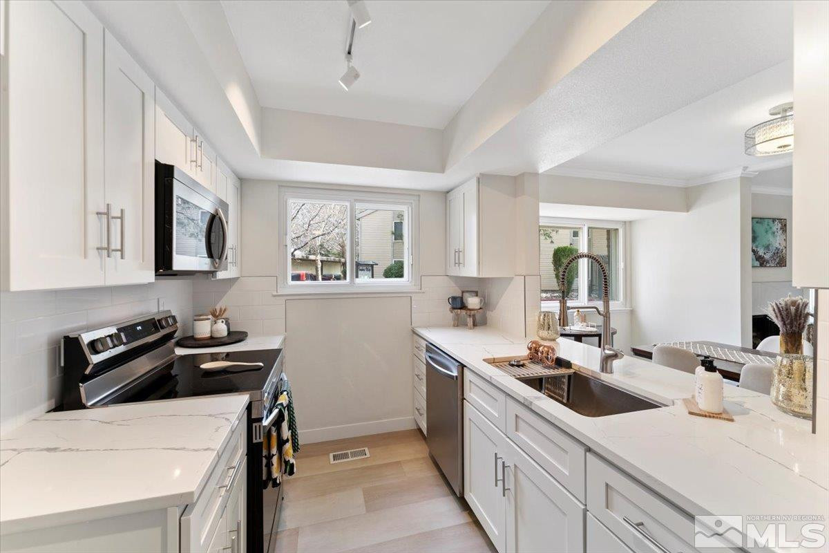 2380 Roundhouse Road Sparks, NV 89431 - Photo 11 of 22 a kitchen that has a sink and a stove in it