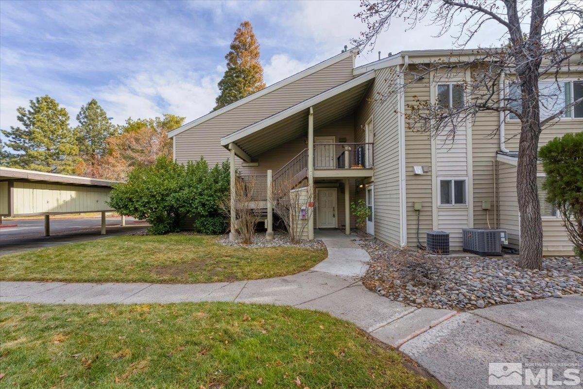 2380 Roundhouse Road Sparks, NV 89431 - Photo 4 of 22 a front view of a house with garden