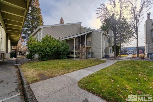 a view of a house with backyard and garden