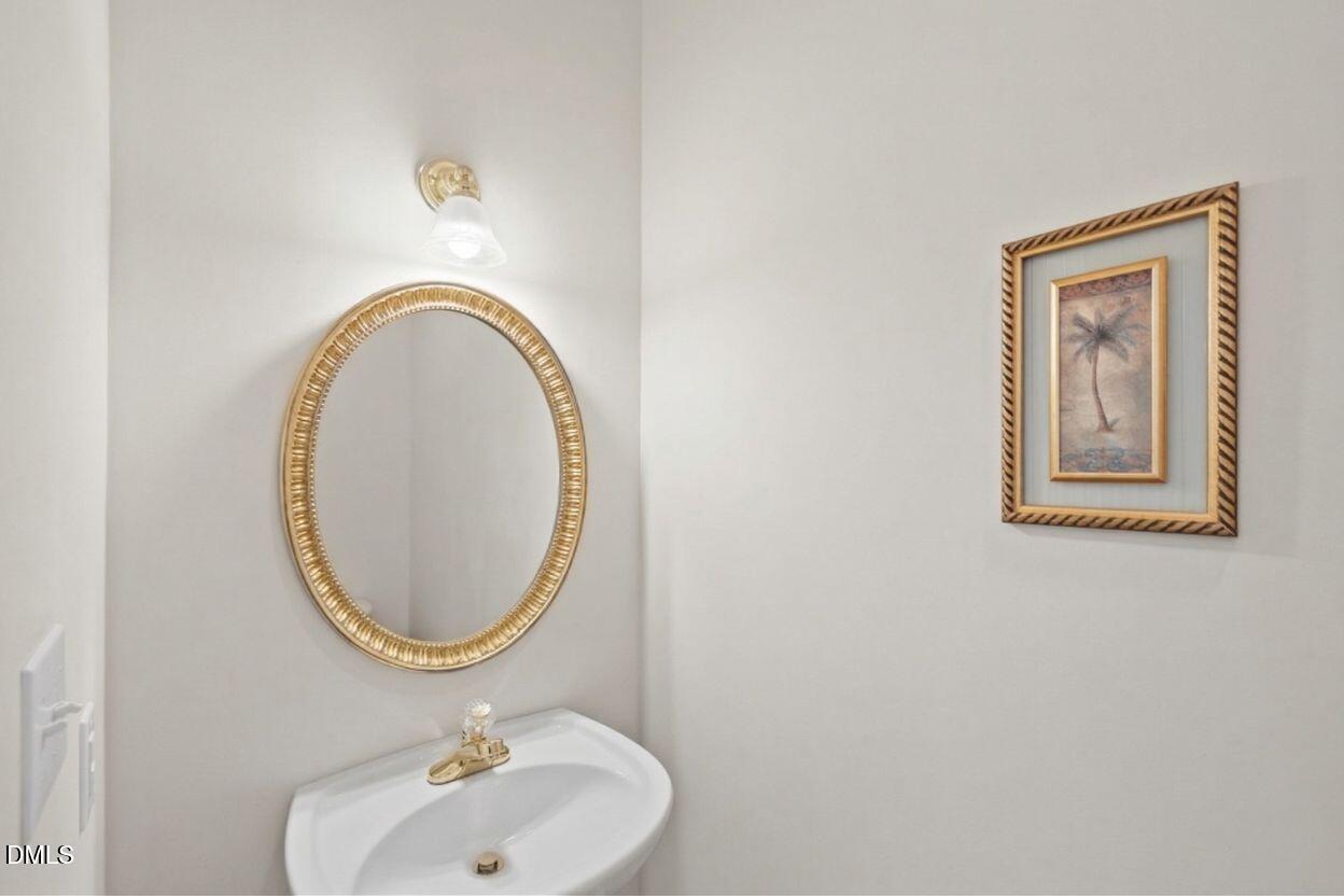226 Marshview Circle Angier, NC 27501 - Photo 10 of 20 a bathroom with a toilet and a sink