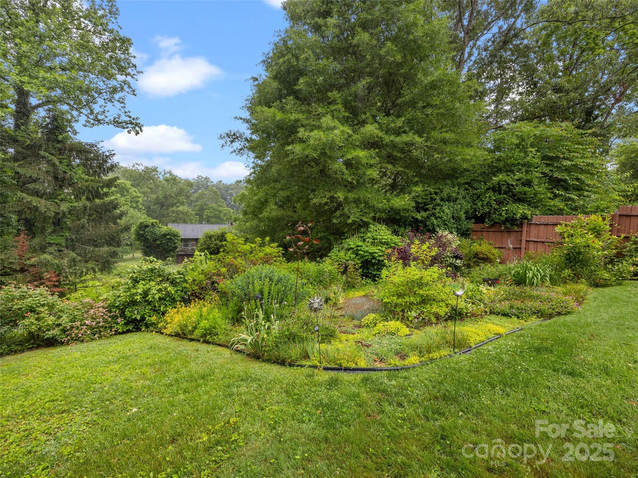 107 Edgehill Road Hendersonville, NC 28739 - Photo 8 of 48 Gallery Image 8