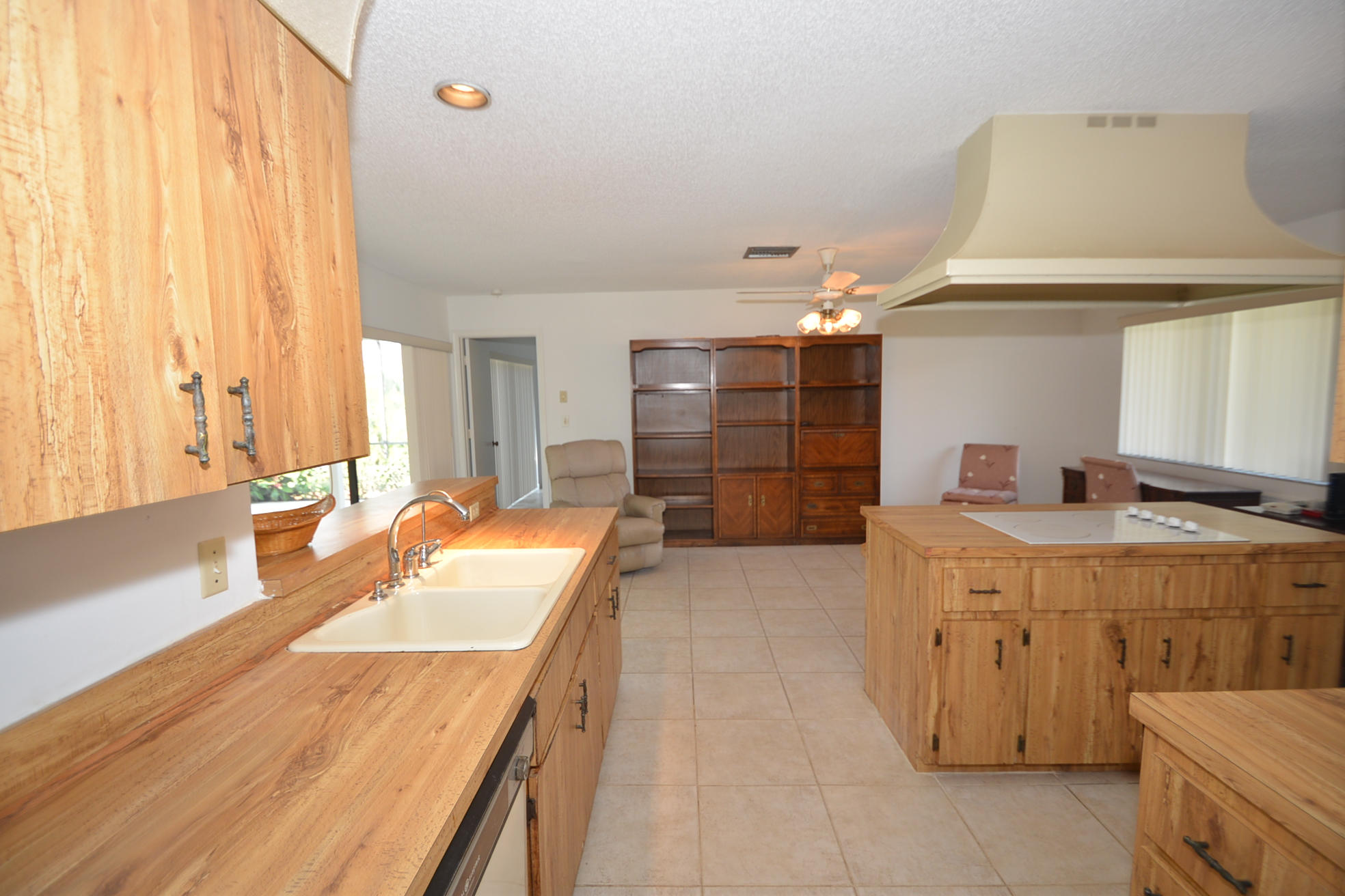 6285 Timberlakes Way Delray Beach, FL 33484 - Photo 11 of 22 DSC_2911
