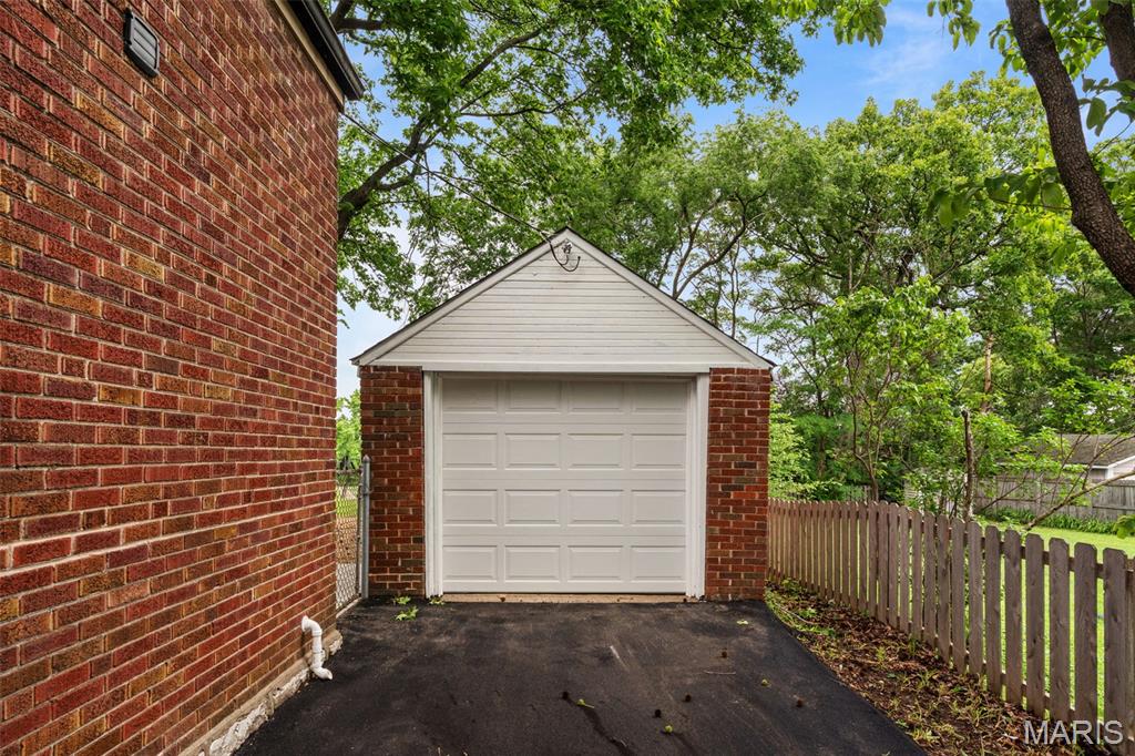 9007 Lawn Avenue St. Louis, MO 63144 - Photo 3 of 59 Gallery Image 3