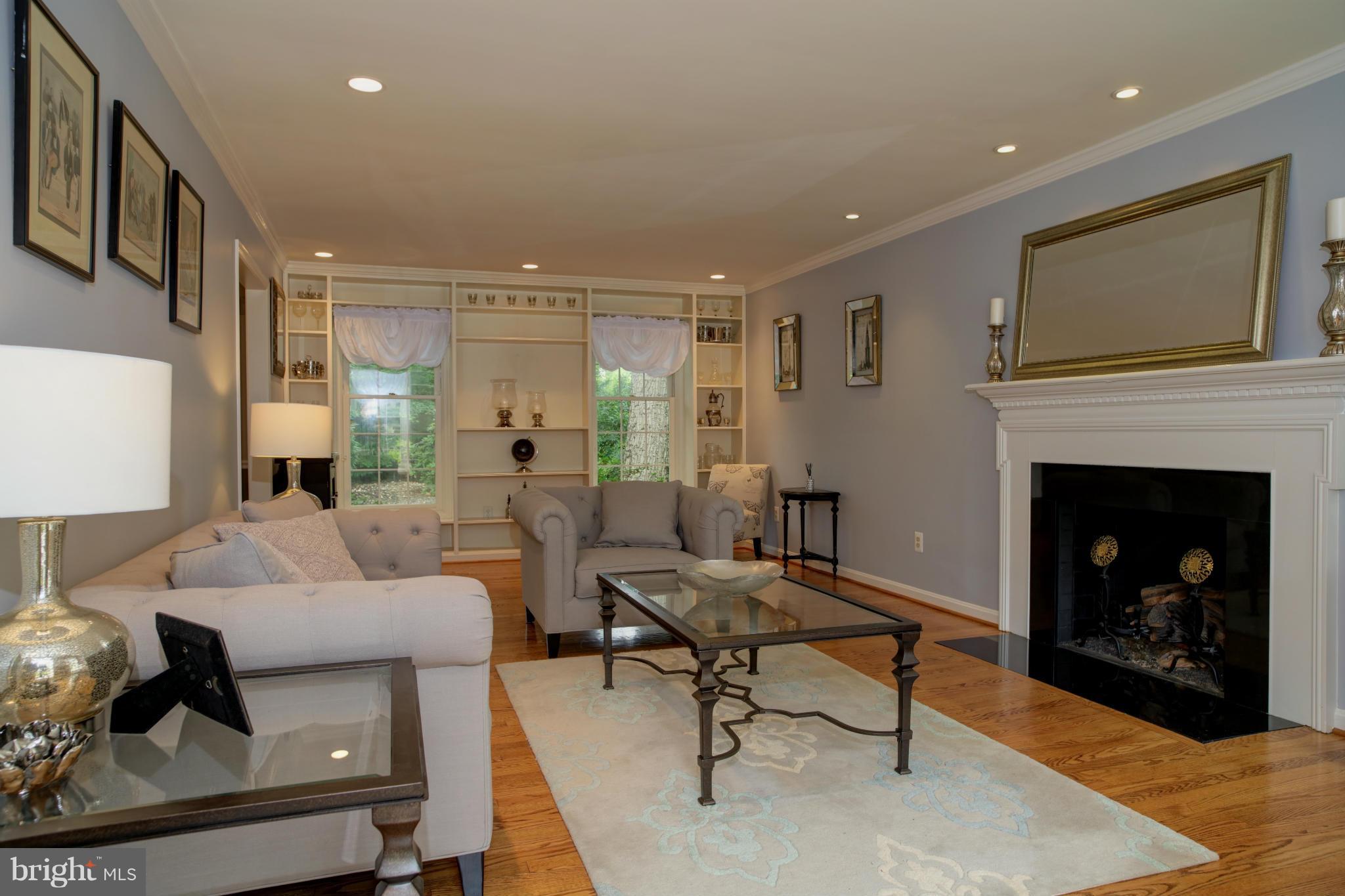 12200 Dark Star Court Reston, VA 20191 - Photo 3 of 24 Living Room