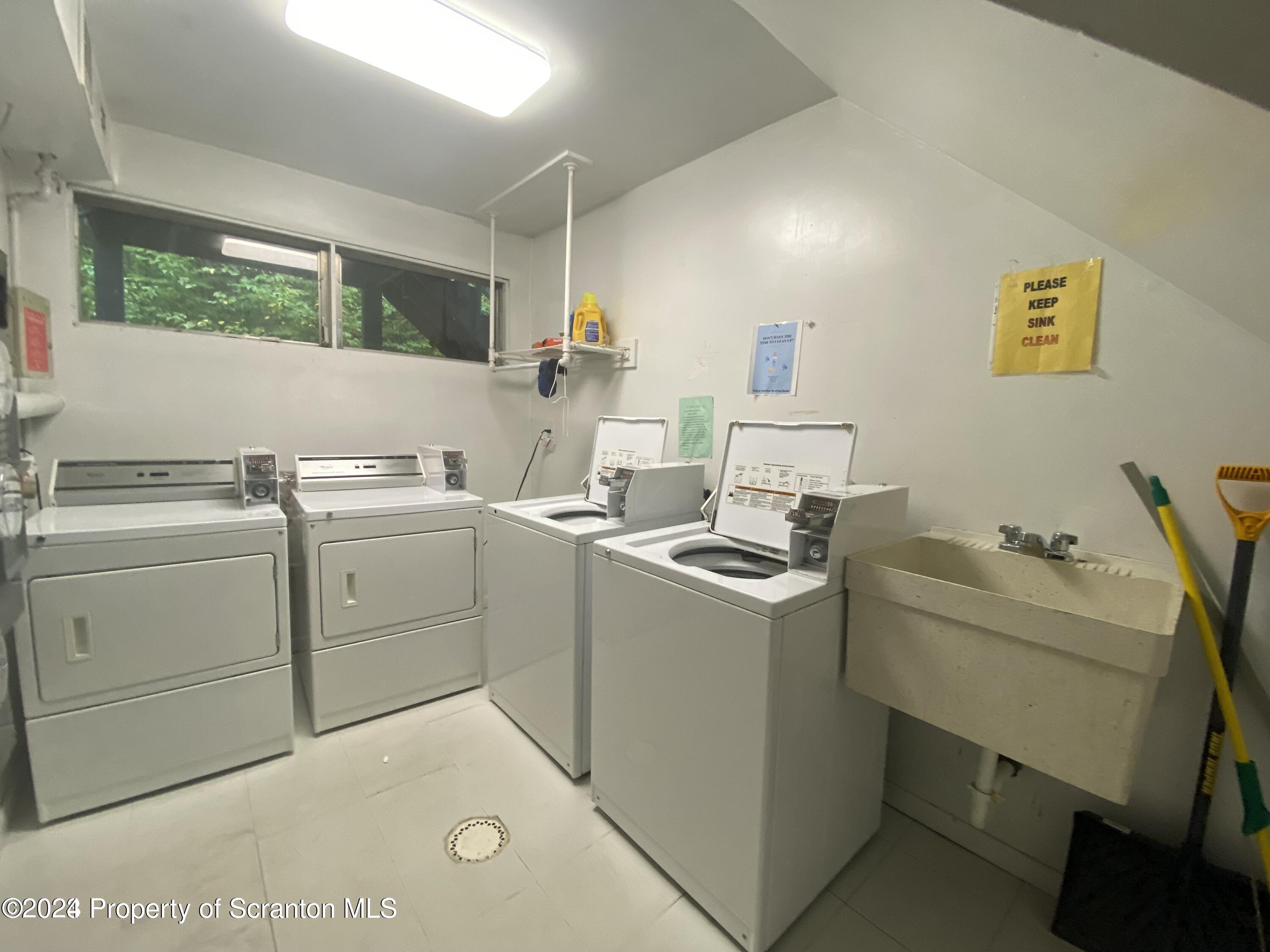 1702 Summit Pointe Scranton, PA 18508 - Photo 22 of 30 a utility room with dryer and washer
