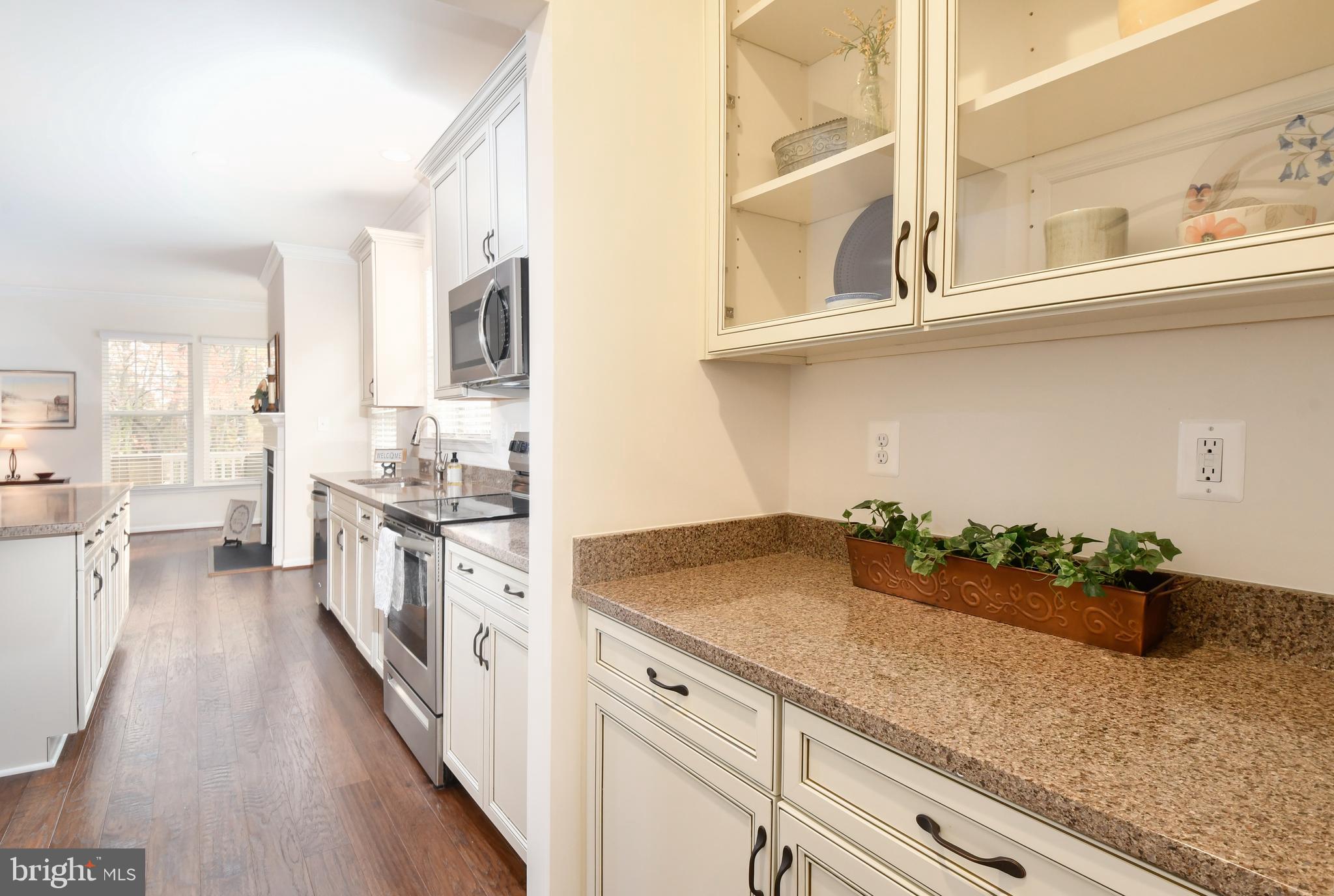 12413 Ruby Red Drive Fredericksburg, VA 22407 - Photo 10 of 54 Butlers pantry w/ quartz and glass front cabinets