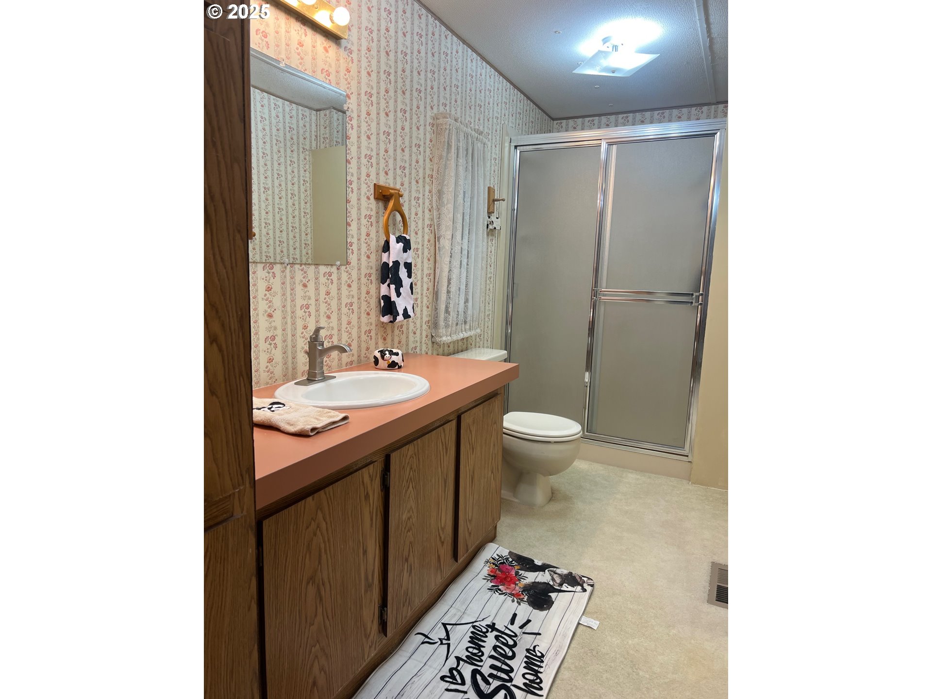 2150 Laura Street, Unit 119 Springfield, OR 97477 - Photo 7 of 19 Attached Bathroom #1