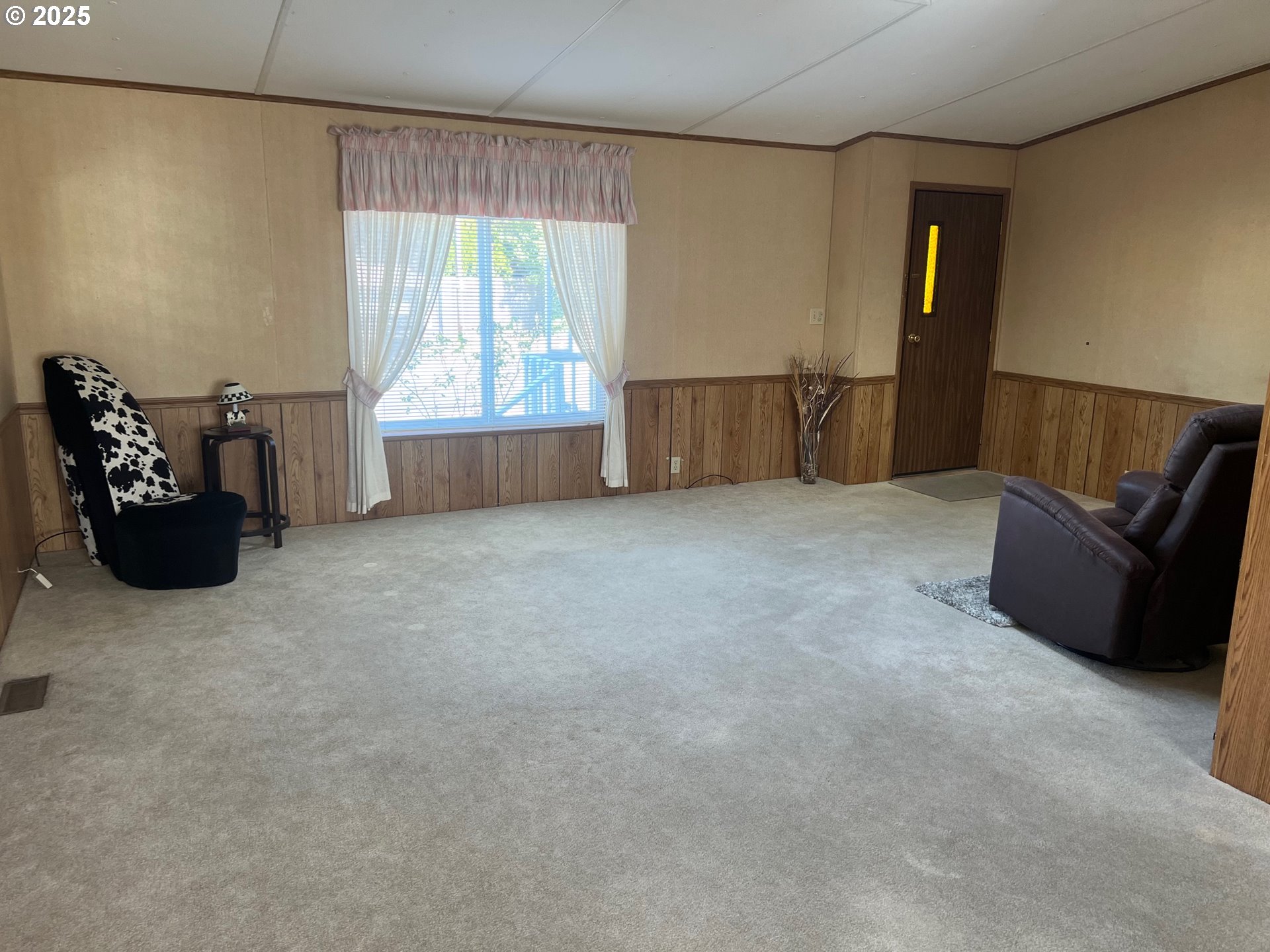2150 Laura Street, Unit 119 Springfield, OR 97477 - Photo 8 of 19 Living Room