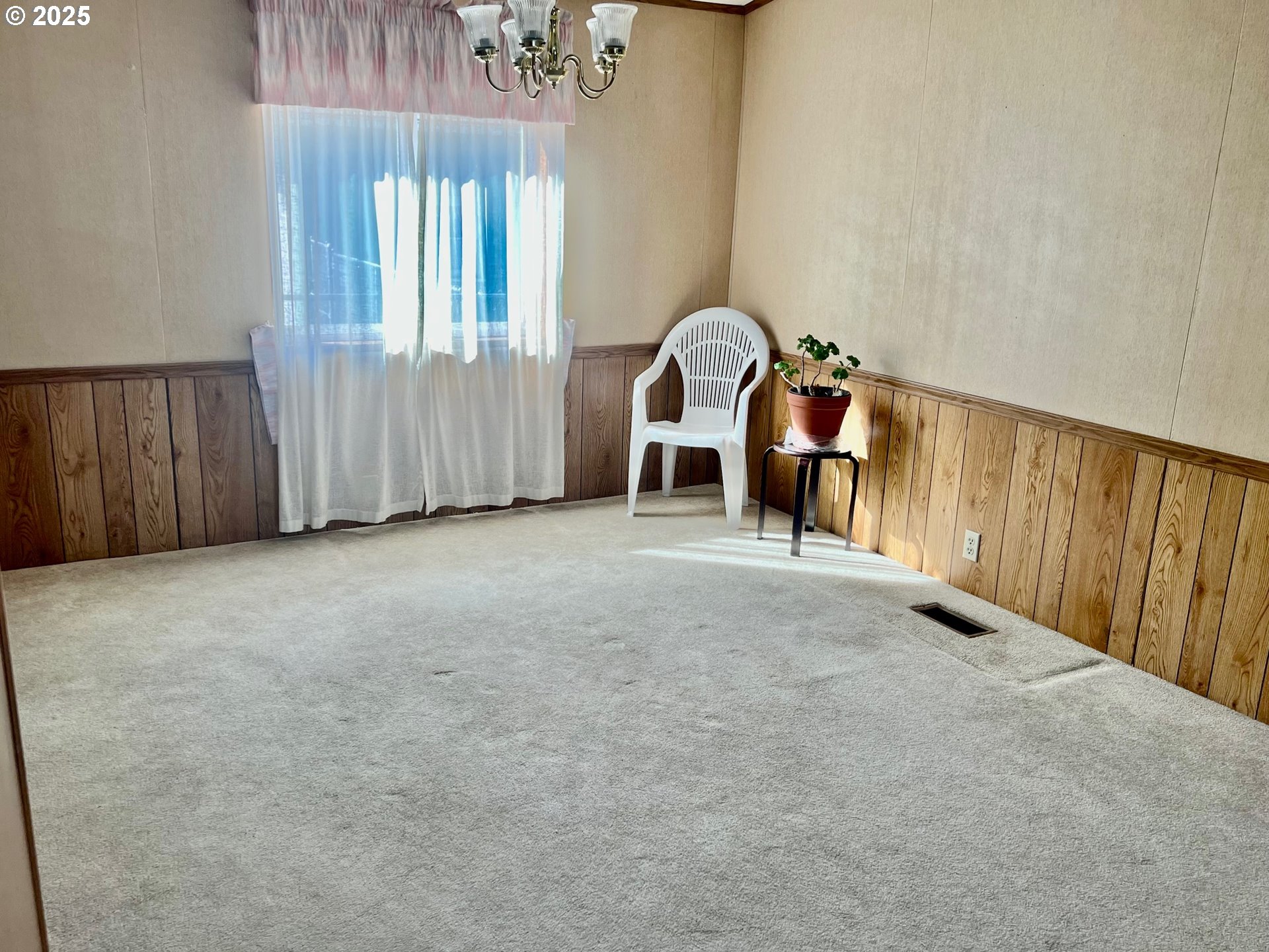 2150 Laura Street, Unit 119 Springfield, OR 97477 - Photo 10 of 19 Dining Room