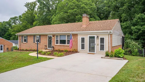 $279,900 | 160 Westbriar Place, Madison Heights, VA 24572