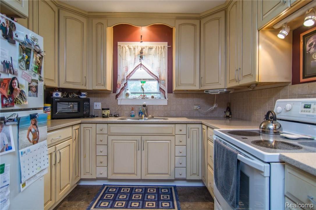 47046 Willis Road Belleville, MI 48111 - Photo 9 of 52 DSC_9798.jpg