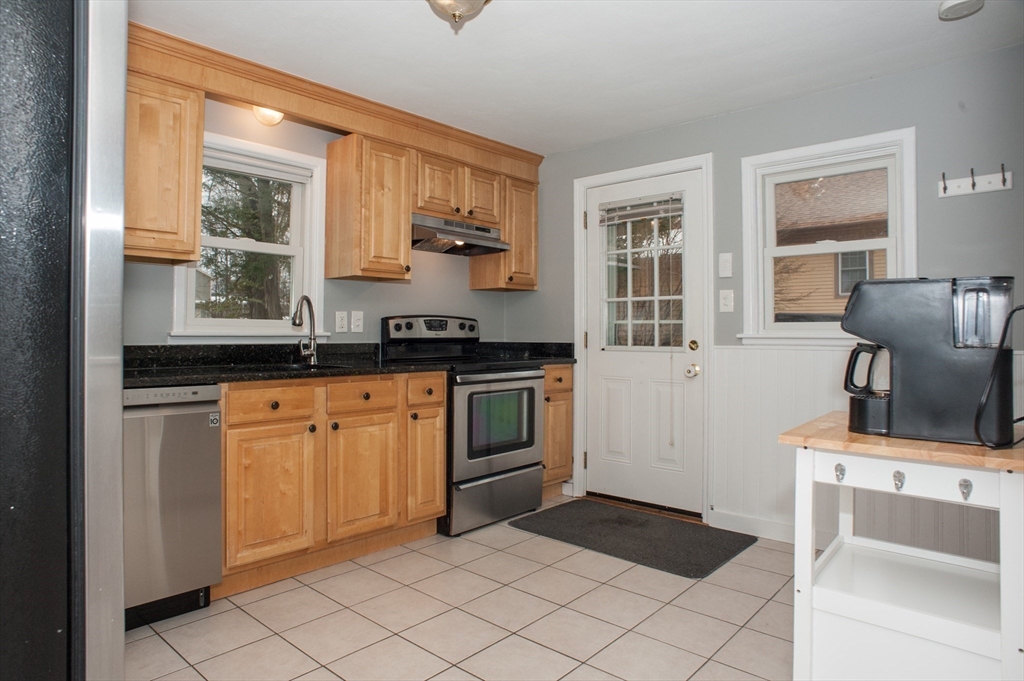 34 Ivernia Road Worcester, MA 01606 - Photo 11 of 31 Gallery Image 11