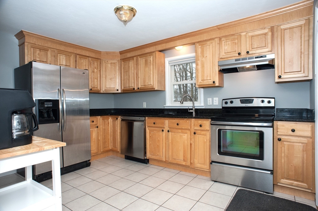 34 Ivernia Road Worcester, MA 01606 - Photo 12 of 31 Gallery Image 12