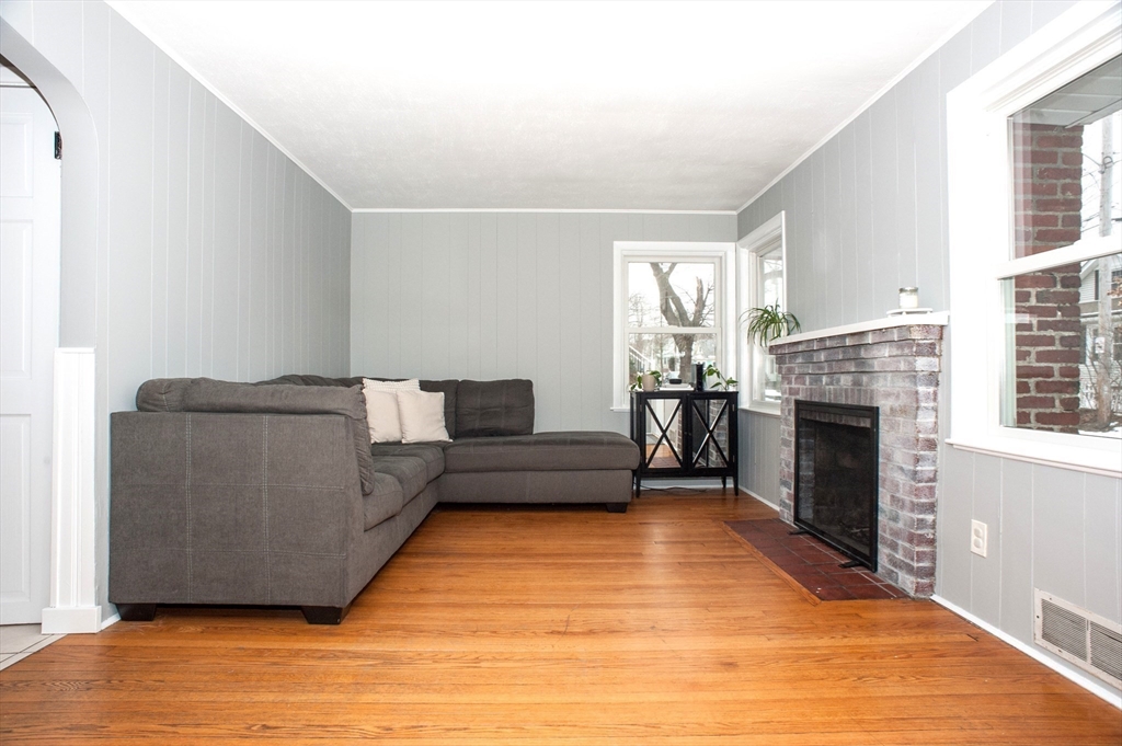 34 Ivernia Road Worcester, MA 01606 - Photo 5 of 31 Gallery Image 5