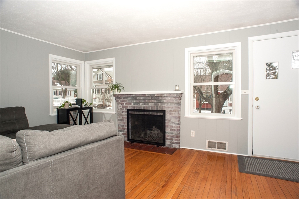 34 Ivernia Road Worcester, MA 01606 - Photo 6 of 31 Gallery Image 6