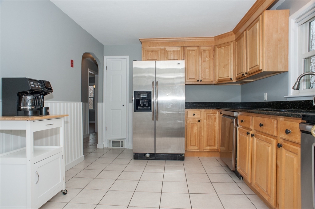 34 Ivernia Road Worcester, MA 01606 - Photo 10 of 31 Gallery Image 10