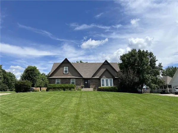 $483,000 | 502 Sugarland Drive, Pleasant Hill, MO 64080