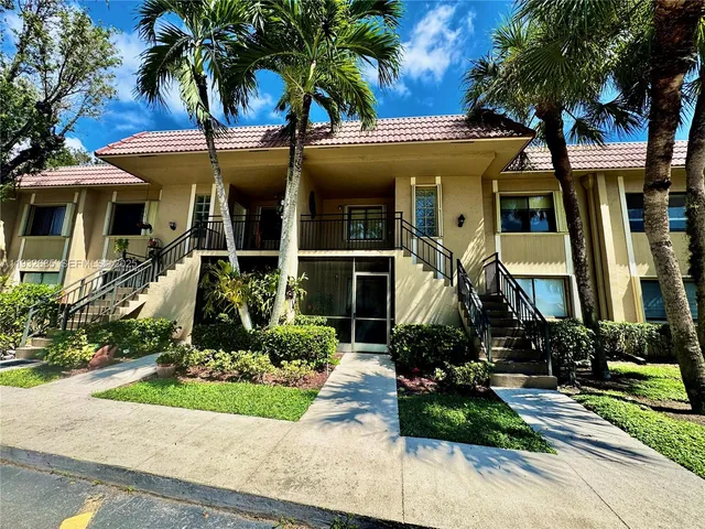$2,400 | 302 Lakeview Drive, Unit 203, Weston, FL 33326